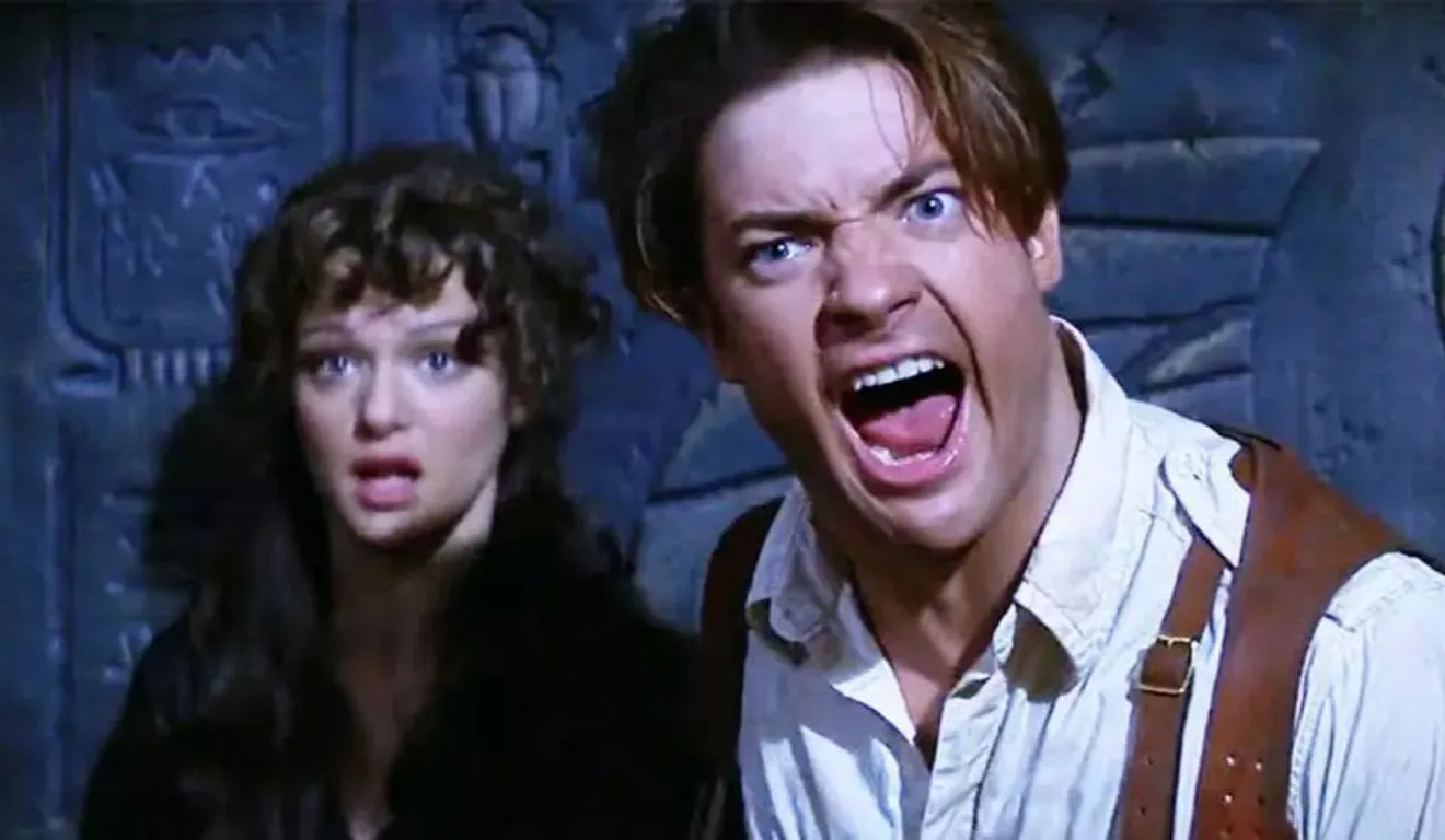 O longa marca o retorno de Rachel Weisz, John Hannah e Brendan Fraser para a franquia, que segue como uma continuação da franquia.