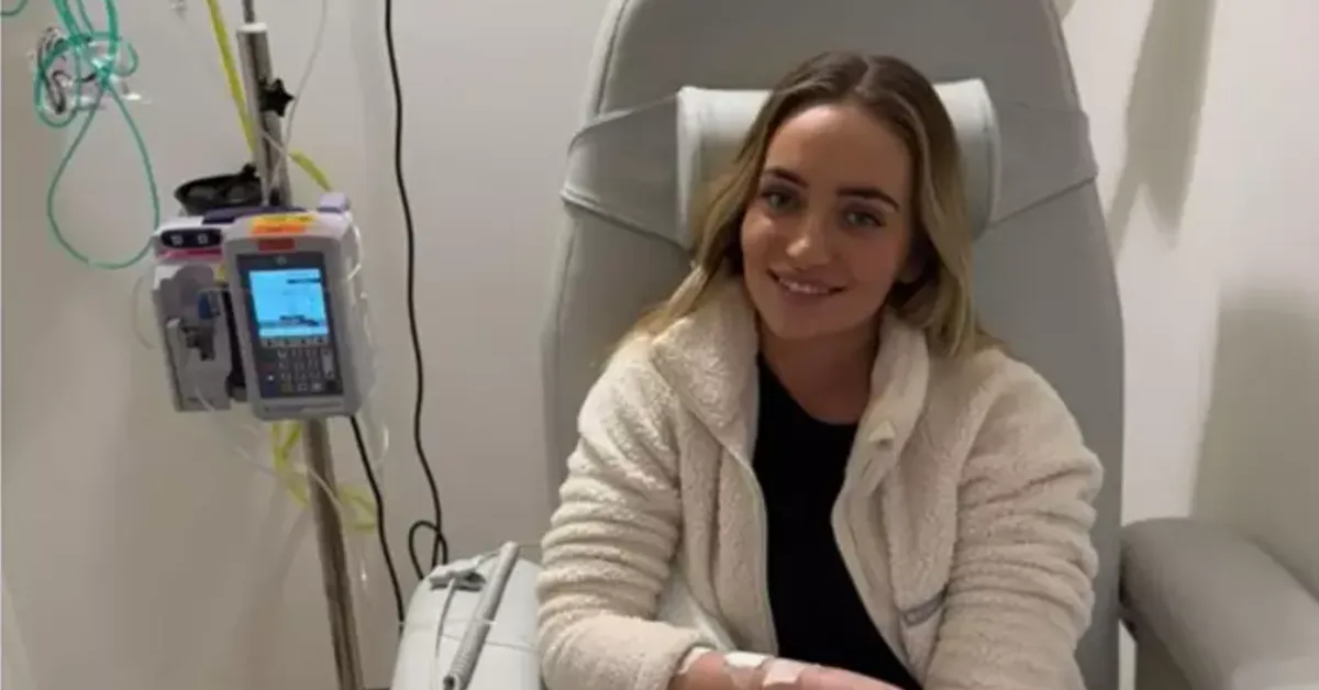 Chelsea Tantum morreu aos 30 anos após desenvolver melanoma e transformou a experiência com bronzeamento artificial em alerta sobre os riscos da exposição à radiação ultravioleta.