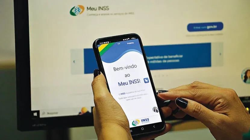 Uma eventual atualização do salário mínimo terá impacto direto sobre os trabalhadores que recebem o piso nacional e também sobre benefícios que têm o mínimo como referência.
