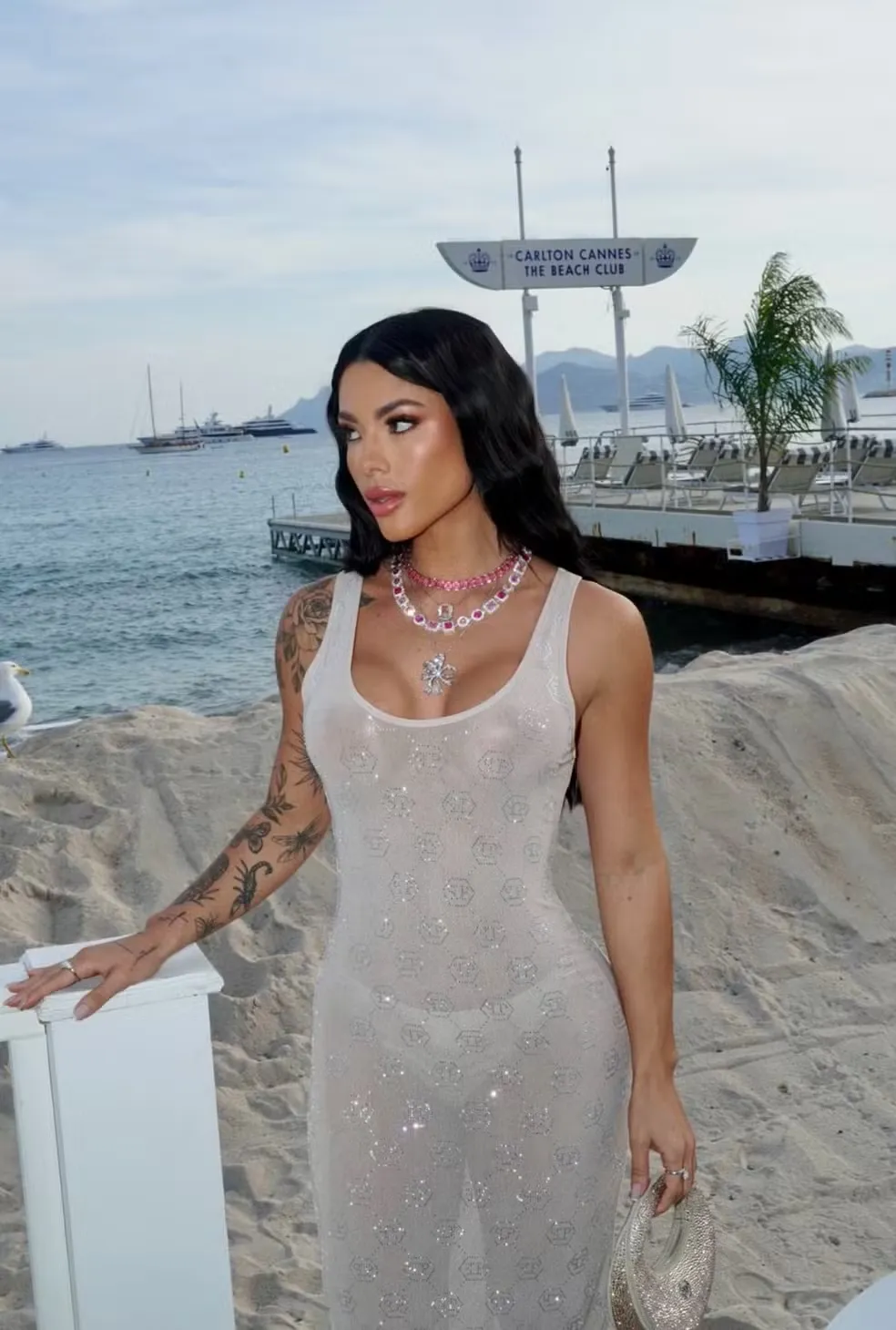 Influenciadora digital Rayane Figliuzzi, ex do cantor Belo, estaria vivendo romance com um empresário famoso.