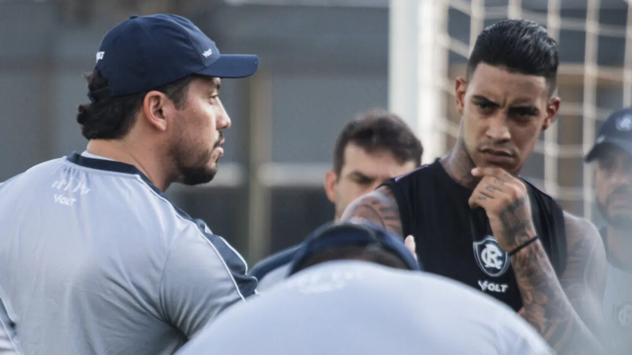 O Remo decidiu afastar Alef Manga após discussões na partida contra o Santos