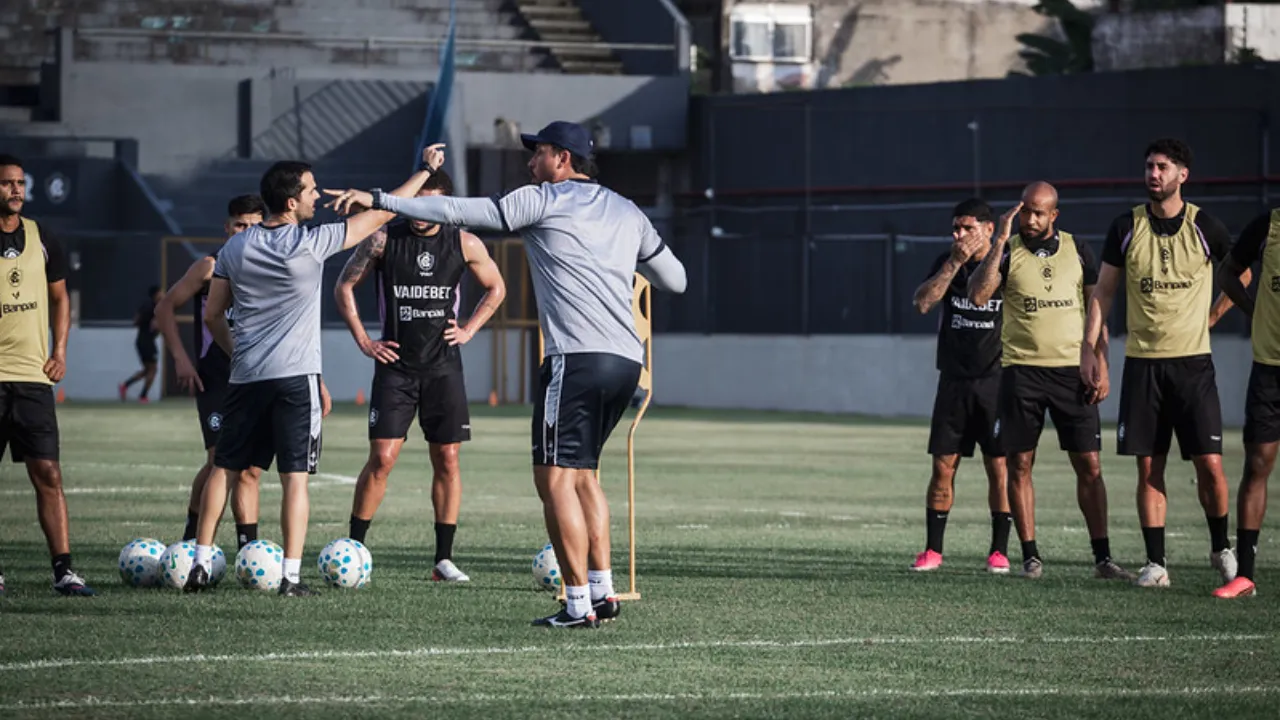 Remo volta aos treinos após folga de três dias e inicia preparação para enfrentar o Grêmio na 29ª rodada da Série A do Campeonato Brasileiro.