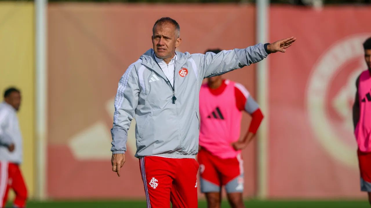 Eduardo Baptista é o novo técnico do Internacional, com contrato até 2026.
