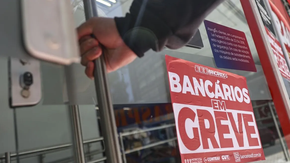 Bancários do Pará iniciarão greve indefinida. Informações sobre a paralisação e seus impactos no atendimento das agências bancárias.