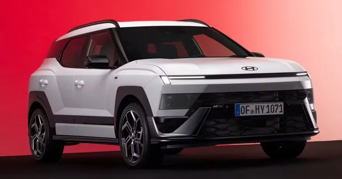 Hyundai Bayon N Line 2027 estreia com visual esportivo, motorizações distintas para Europa e Brasil e porta-malas de 440 litros; lançamento nacional está previsto para o primeiro semestre de 2027.