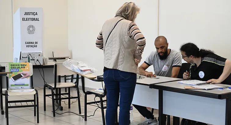 Trabalhando nas eleições de 2026? Confira os direitos a folgas e compensações garantidas pela legislação eleitoral.
