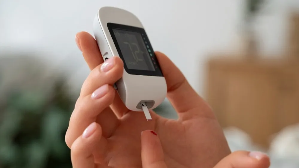 Explore os benefícios, efeitos colaterais e cuidados ao usar metformina no diabetes tipo 2, segundo especialistas e diretrizes médicas.