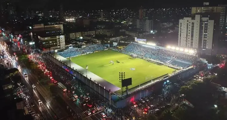 Neste sábado, Paysandu e Ferroviária se enfrentam em jogo crucial da Série C, onde o acesso à Série B está em jogo.