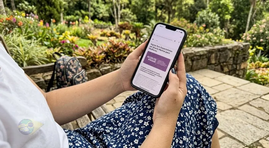 Conheça o serviço gratuito de apoio psicológico do SUS para mulheres em teleatendimento. Saiba como acessar e quais são os horários disponíveis.