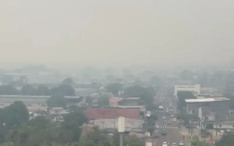 Na maior parte da cidade, a qualidade do ar variava entre as categorias muito ruim e péssima.