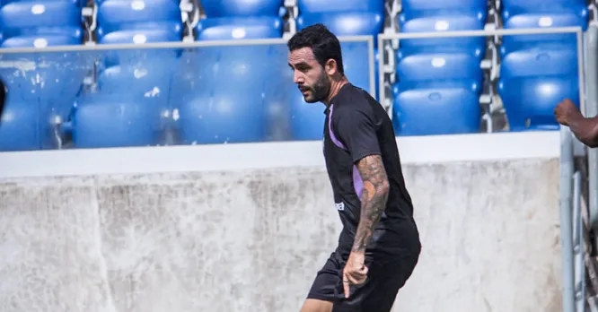 Marcelinho tem grande força ofensiva pelo lado direito e chega bem ao ataque