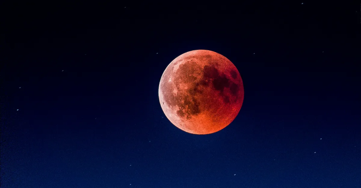 Um eclipse lunar parcial poderá ser visto em todo o Brasil na madrugada desta sexta-feira (28/08).