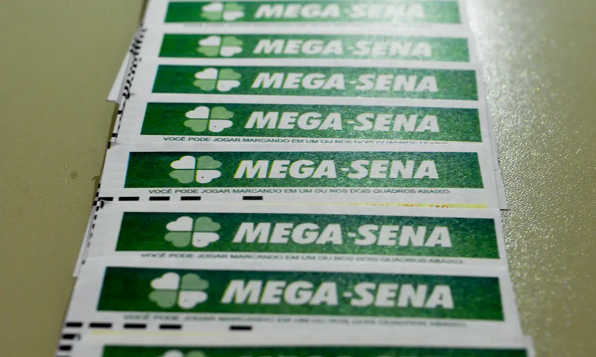 Imagem ilustrativa da notícia: Mega-Sena acumula para R$ 100 milhões; veja os números sorteados