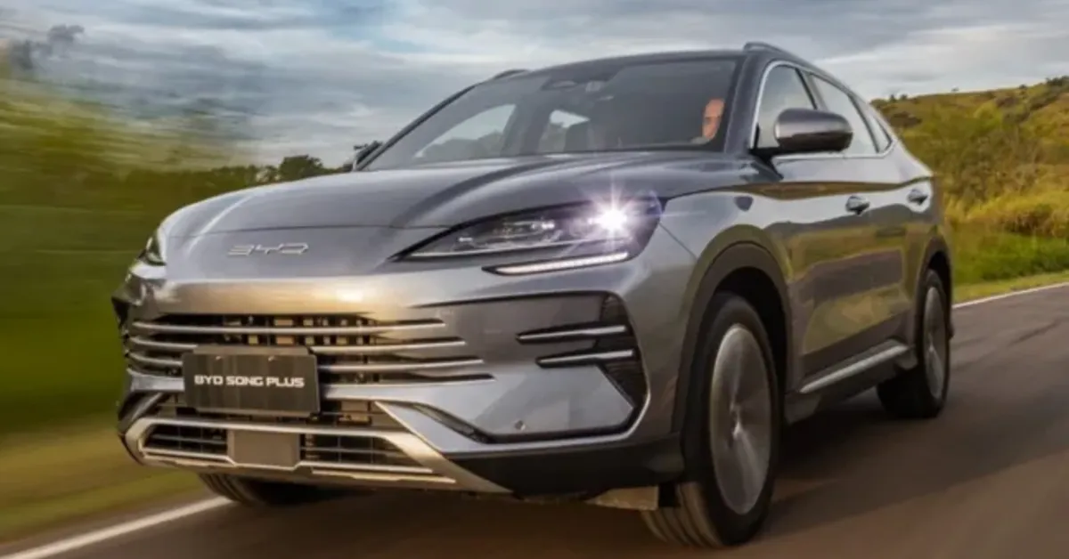 Os híbridos plug-in ganharam força no Brasil em 2026, com 96,9 mil unidades vendidas até julho. O BYD Song lidera com folga e responde por quase 40% do mercado.