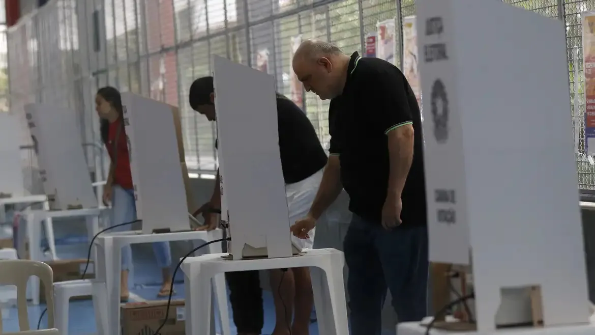 Saiba tudo sobre as regras na última semana antes do 1° turno das Eleições 2026, incluindo restrições e horários relevantes.