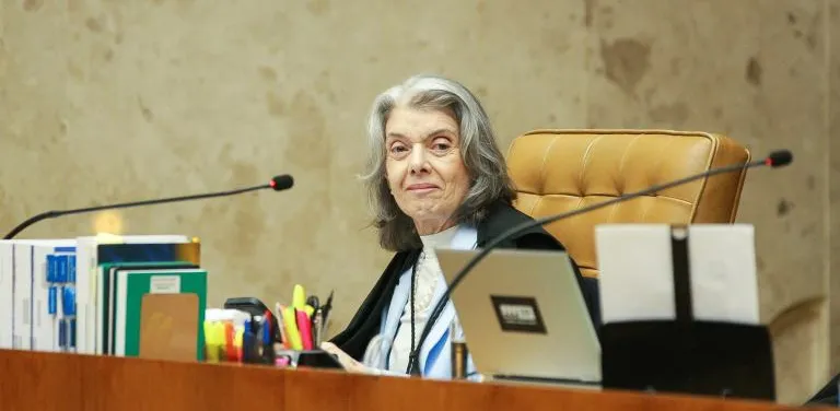 A ministra sabe que seu voto passou a ser disputado pelas duas alas.