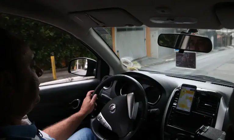 Conheça as novas regras do Move Brasil que aumentam o limite de financiamento para motoristas de app e taxistas. Confira os requisitos!