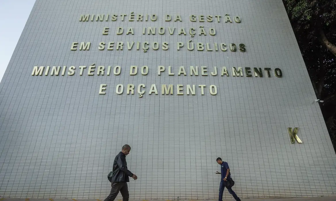 Segundo a nota do MPO, a realocação será feita sem elevar o teto de despesas nem alterar a meta de resultado primário.
