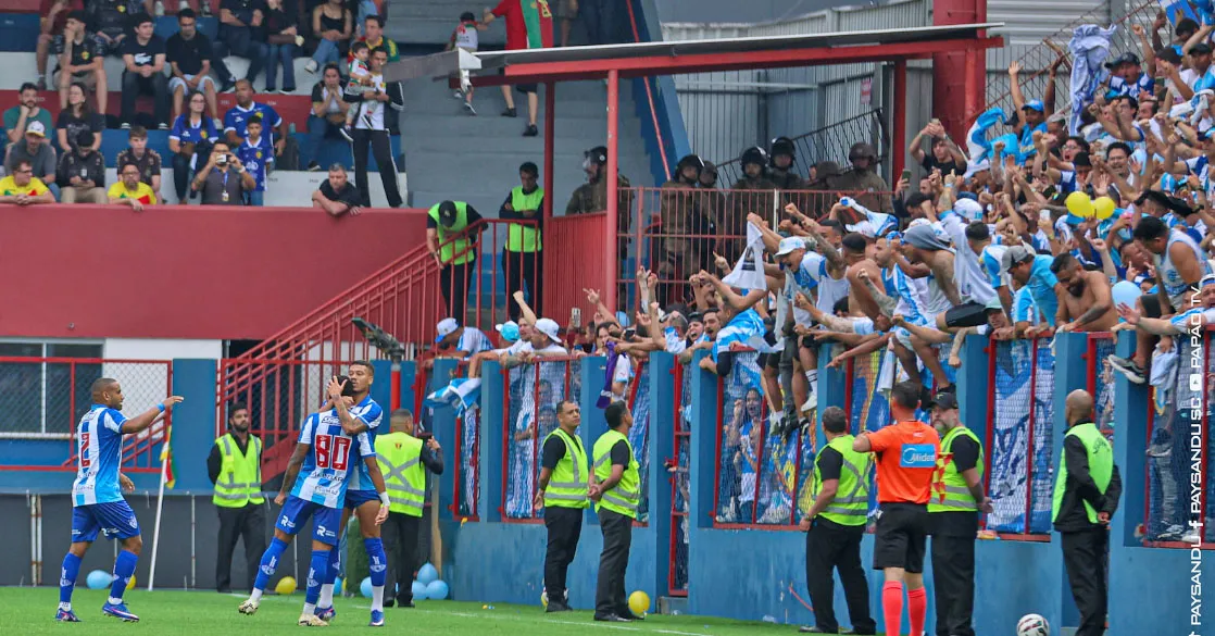 Estrutura frágil não comportou força da Fiel que não tem culpa do péssimo serviço oferecido no estádio