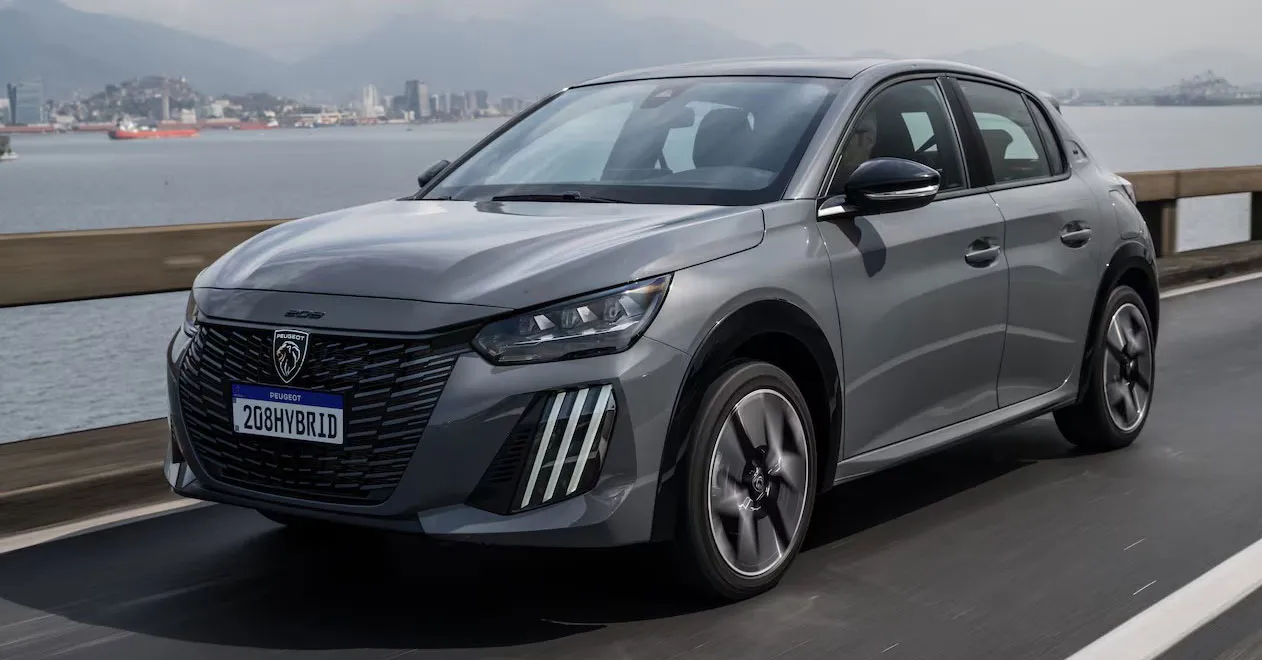 Modelos como Peugeot 208, BYD Dolphin, Renault Sandero, Hyundai Tucson e CAOA Chery Tiggo 7 Sport ajudaram a transformar a percepção dos consumidores sobre suas respectivas marcas no mercado brasileiro.
