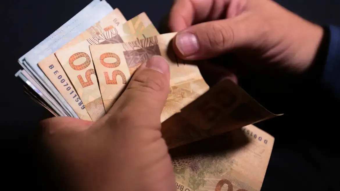 Descubra as novas datas e valores do 13º salário em 2026, além de quem tem direito e como calcular. Informações essenciais e práticas!