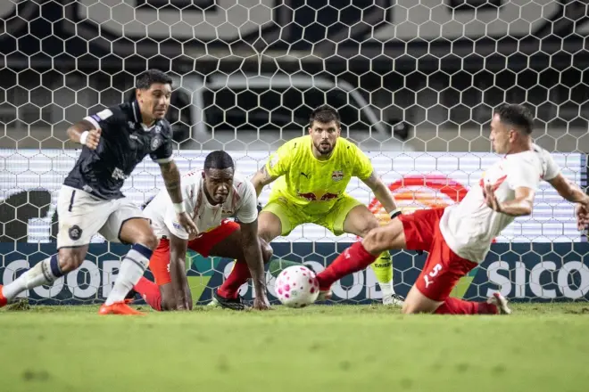 Remo empata em casa com Bragantino em jogo crucial para evitar rebaixamento.
