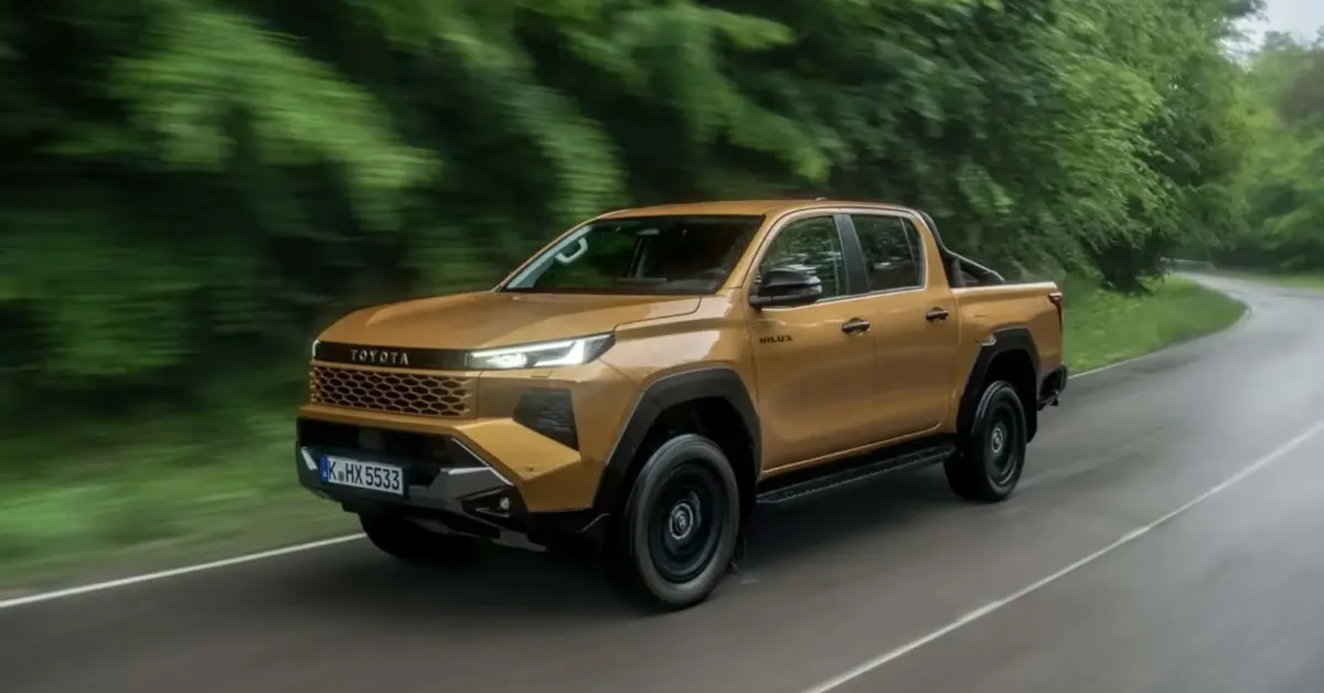 Nova Toyota Hilux 2027 deve chegar ao Brasil em dezembro com visual renovado, interior mais tecnológico e expectativa de manter o motor 2.8 turbodiesel de 204 cv.