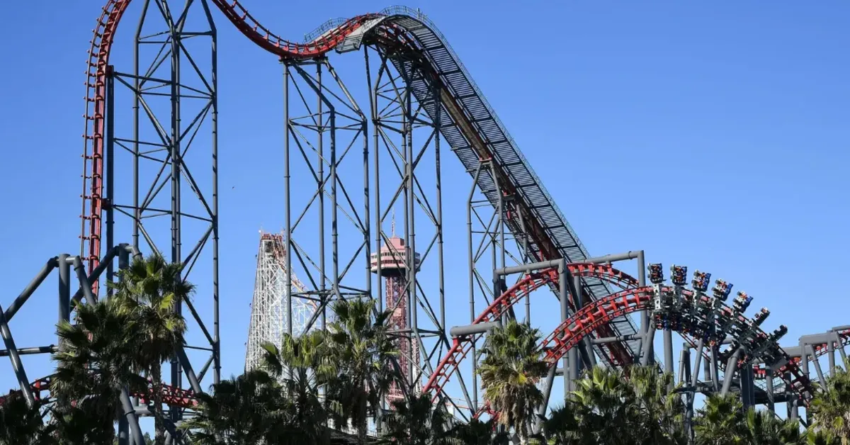 A montanha-russa X2, do parque Six Flags Magic Mountain, na Califórnia, está fechada após novos relatos de passageiros que afirmam ter sofrido lesões cerebrais.