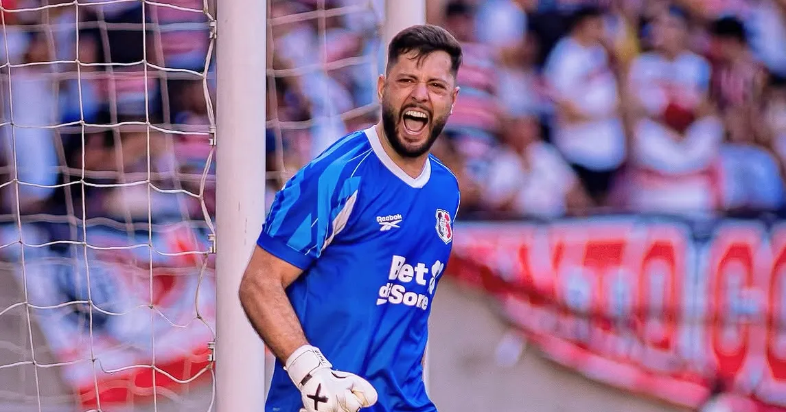 Goleiro foi destaque na campanha do acesso