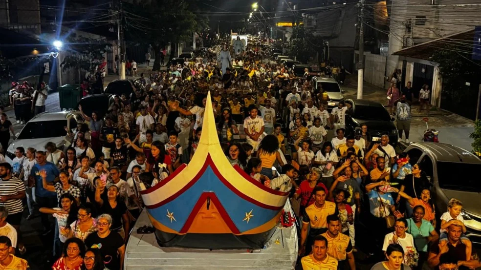 O Traslado dos Carros inicia as romarias do Círio 2026 com procissão e história. Saiba tudo sobre este evento tradicional de fé e devoção.