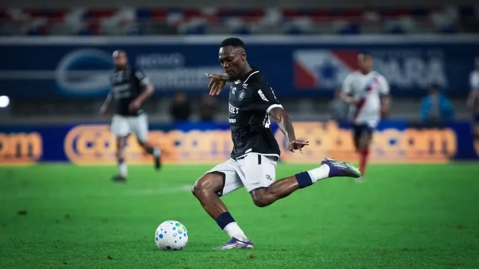 Tchamba está fora do duelo contra o Vasco devido a lesão no joelho, complicando os planos do Remo na busca por pontos no Brasileirão.