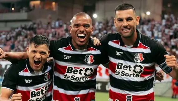 Santa Cruz vence Floresta por 1 a 0 e se mantém líder da Série C com 100% de aproveitamento. Torcida faz história na Arena Pernambuco.