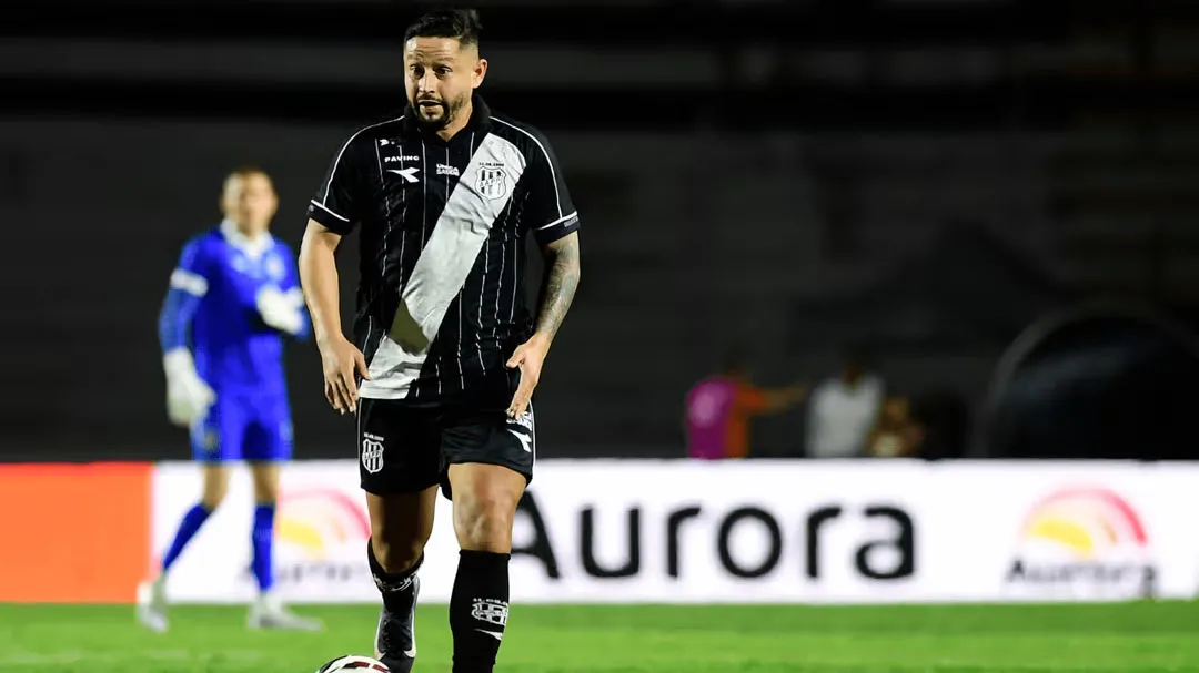 Elvis da Ponte Preta rompeu o LCA e ficará fora até 2027