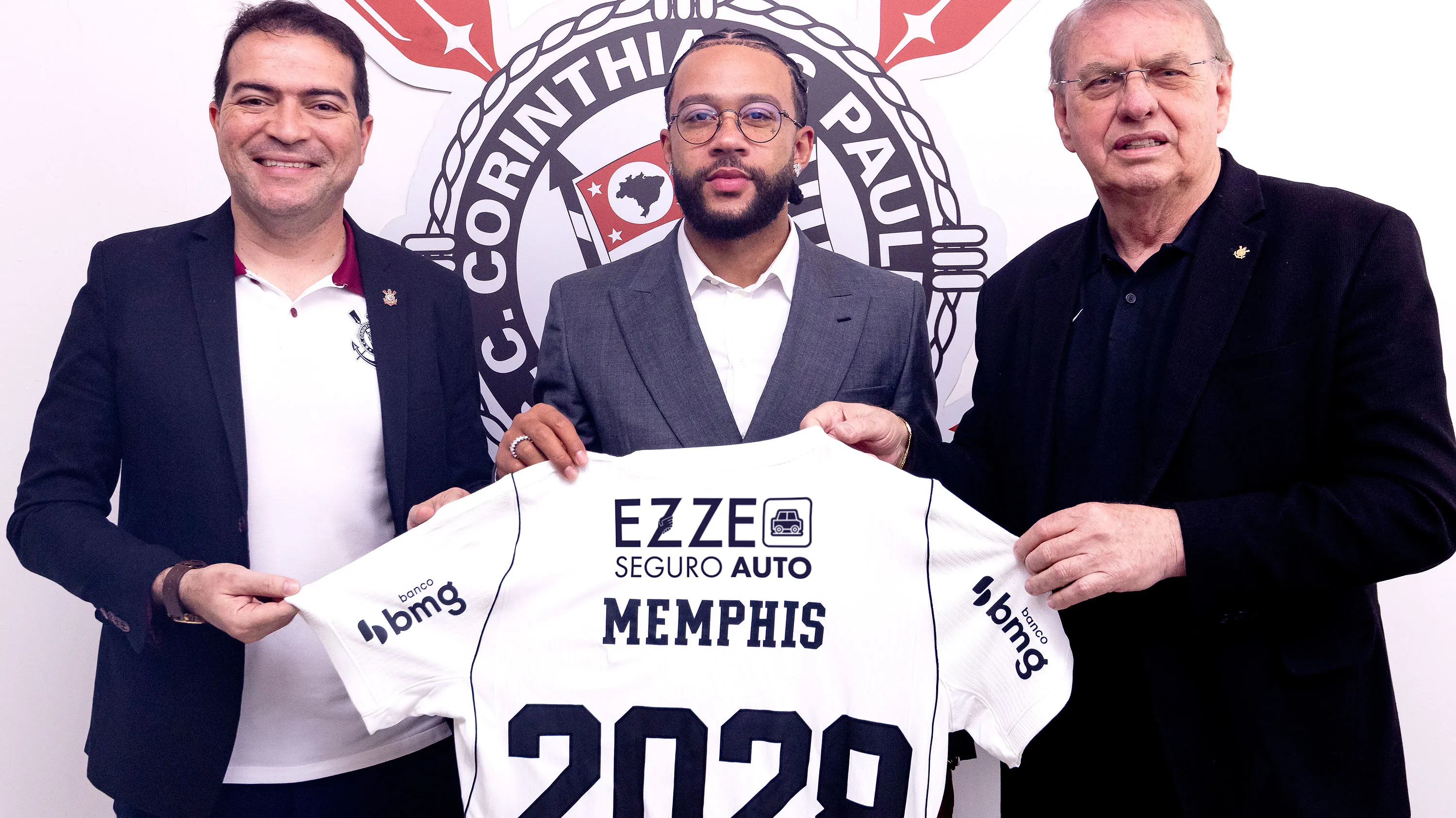 Imagem ilustrativa da notícia: Depay renova com o Corinthians e volta aos treinos para a Libertadores