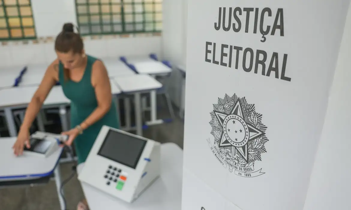 O número corresponde a 0,18% das 499.248 urnas empregadas na votação deste ano.