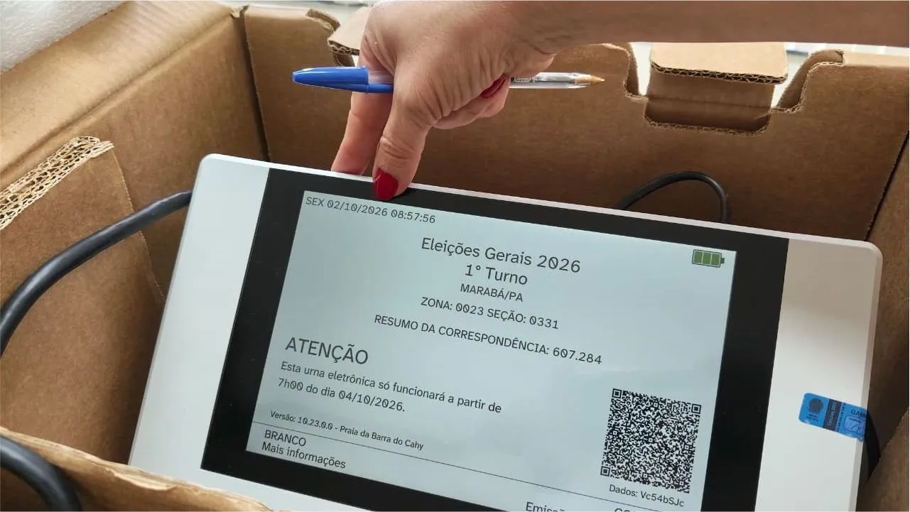 Após a conclusão das checagens e eventuais ajustes, as urnas são lacradas e organizadas em rotas estratégicas.