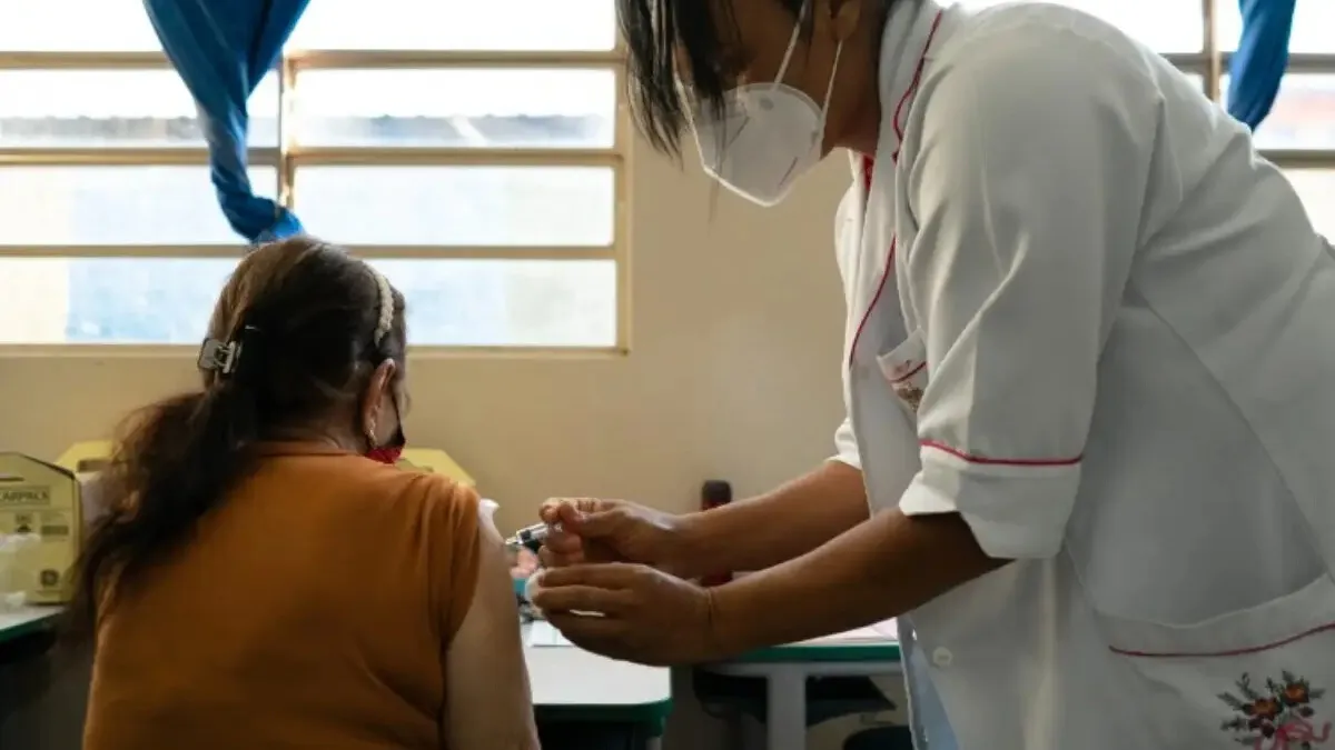 Saiba como e quando a vacina Pneumo 20 será disponibilizada para idosos no Pará e quais cuidados devem ser tomados.