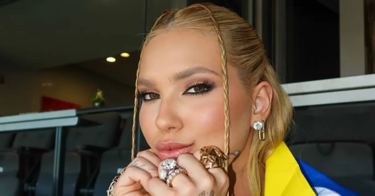 Virginia Fonseca estreia nas lives do TikTok, reúne mais de 100 mil espectadores e fatura mais de R$ 50 mil com presentes enviados pelos fãs.