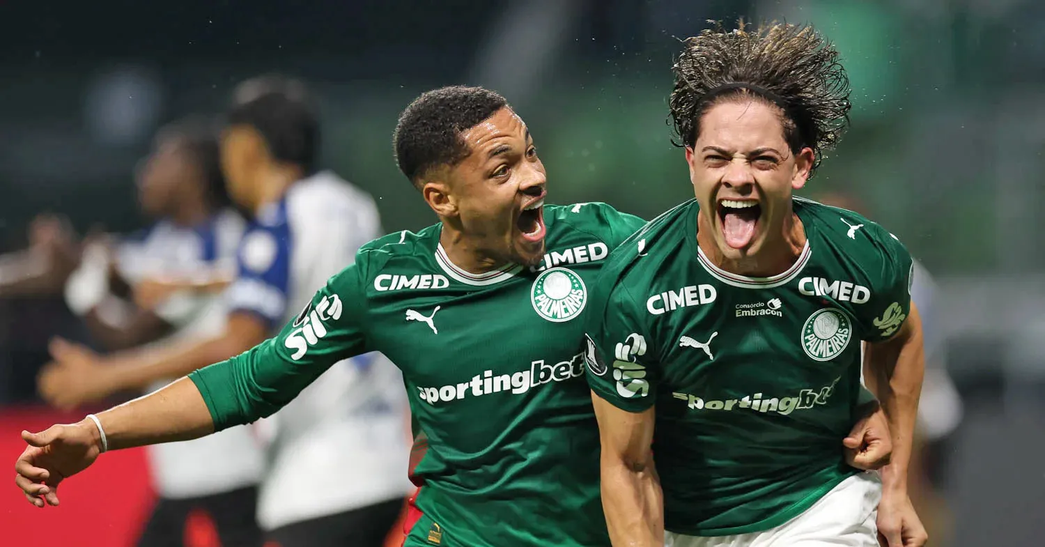 Giay (direita) marcou para o Verdão.