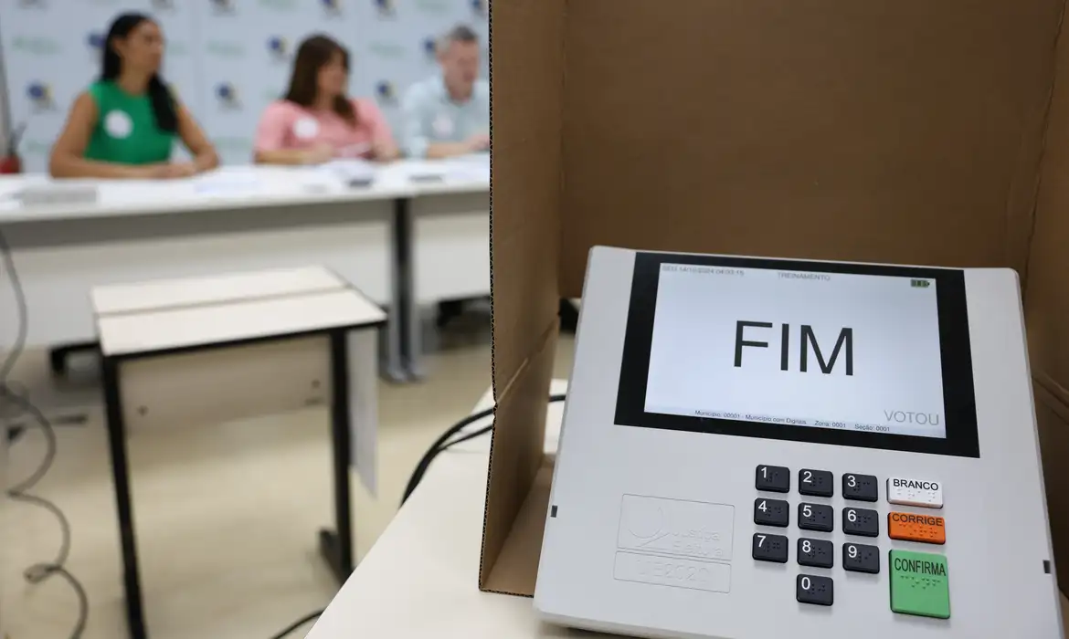 A legislação garante um conjunto de direitos para idosos e PCDs.