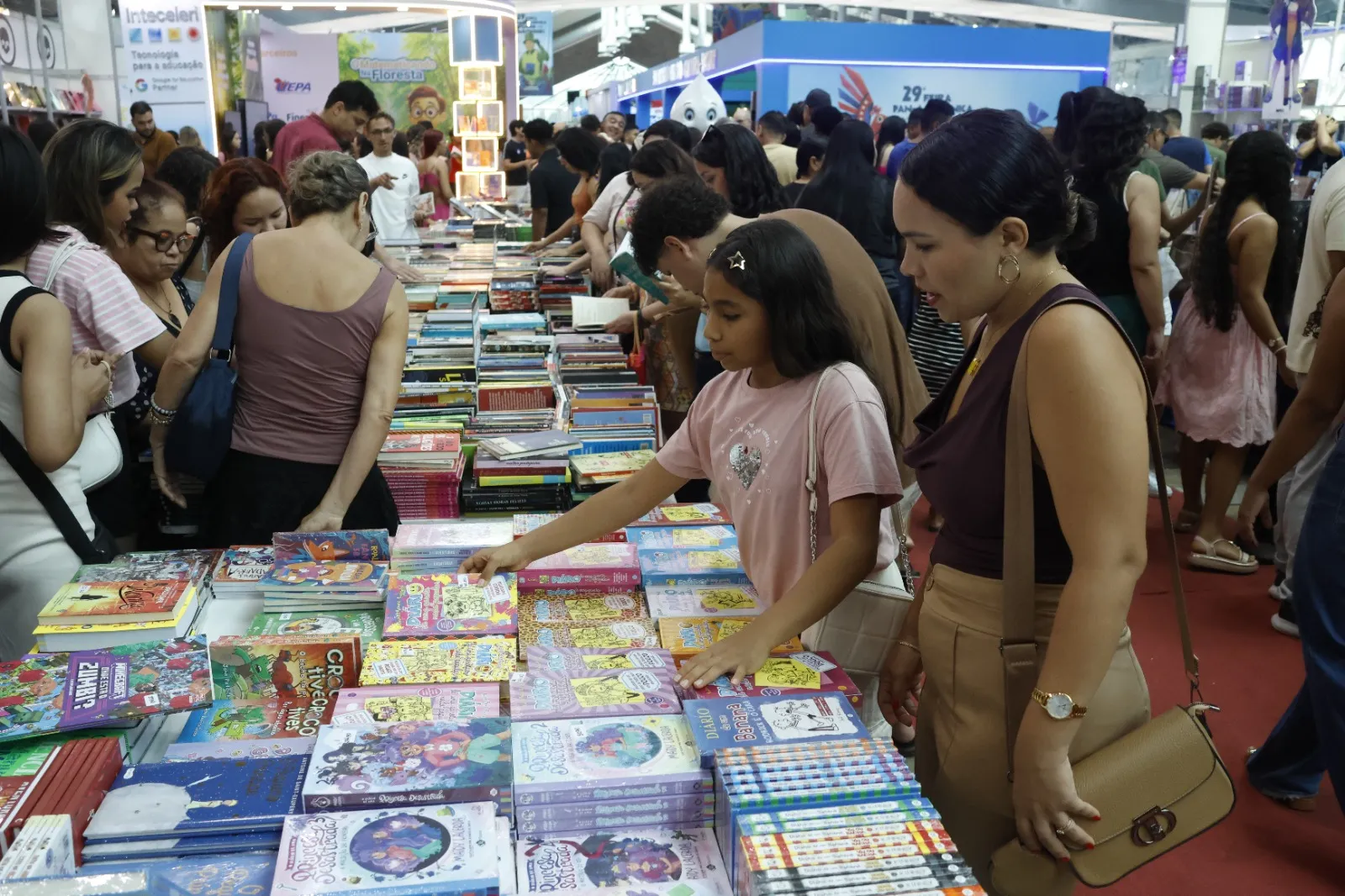 A programação da 29ª Feira Pan-Amazônica do Livro e das Multivozes reúne diversas atividades para o público infantil.