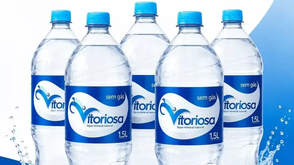 Anvisa proíbe água mineral da marca Vitoriosa por contaminação.