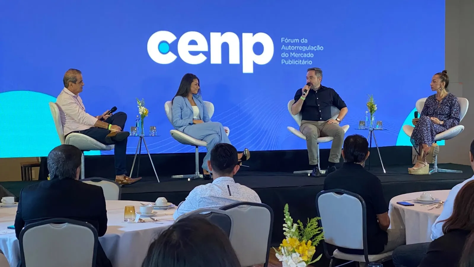 Encontro debate marcas paraenses e a preservação da identidade cultural, destacando a importância da pesquisa de mercado e estratégias locais.