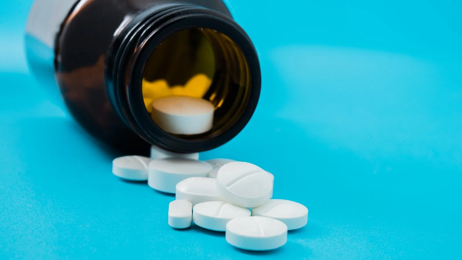 Descubra tudo sobre a nimesulida, suas indicações, como usar, riscos e efeitos colaterais. Consulte sempre um médico antes de iniciar o tratamento.