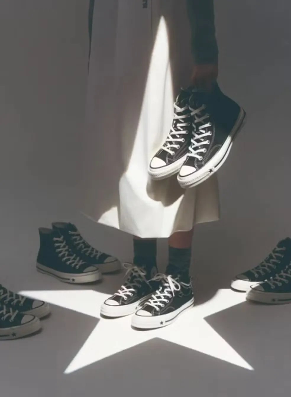 A Converse retirou um anúncio criticado por ter referências racistas. Entenda o caso e as reações em torno da campanha.