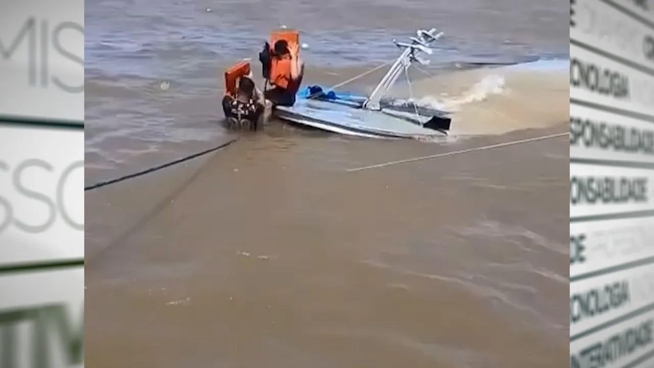 A embarcação naufragou, as melancias ficaram boiando e duas pessoas foram resgatadas
