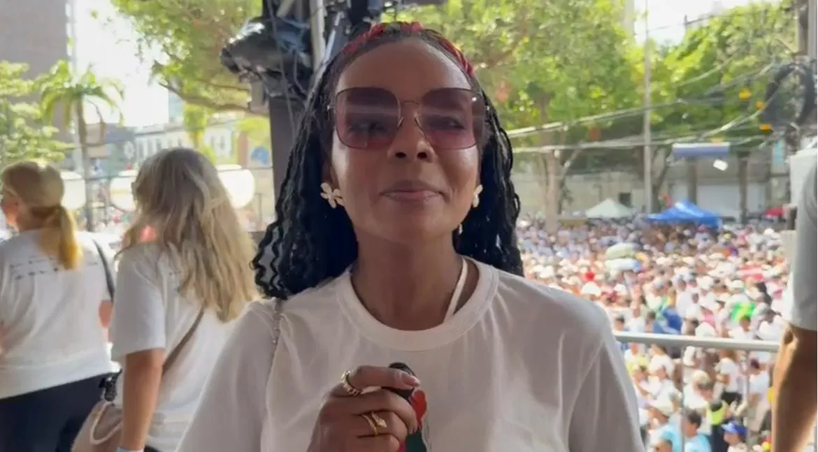 Thelma Assis compartilha sua experiência emocionante no Círio de Nazaré, uma das maiores manifestações de fé do Brasil.