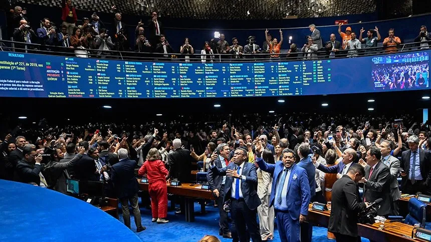 Saiba tudo sobre o fim da escala 6x1, o que muda e o cronograma de implementação das novas normas de trabalho no Brasil.