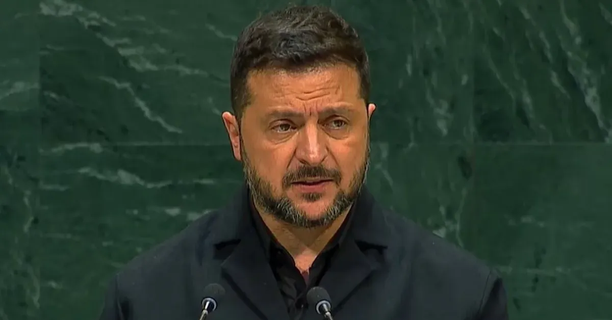 Volodymyr Zelensky acusa os Estados Unidos de atrasarem a entrega de mísseis interceptadores já pagos por países europeus e cobra proteção para a infraestrutura energética da Ucrânia.