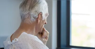 No Dia Mundial do Alzheimer, cuidados com a saúde cerebral ganham destaque; atividade física, estímulo cognitivo e vínculos sociais estão entre os hábitos associados à redução de fatores de risco modificáveis.
